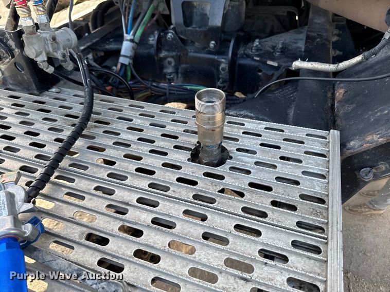 image for item EA1985 2009 Kenworth W900 semi truck