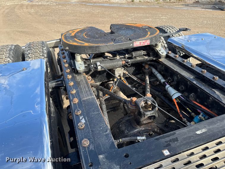 image for item EA1985 2009 Kenworth W900 semi truck