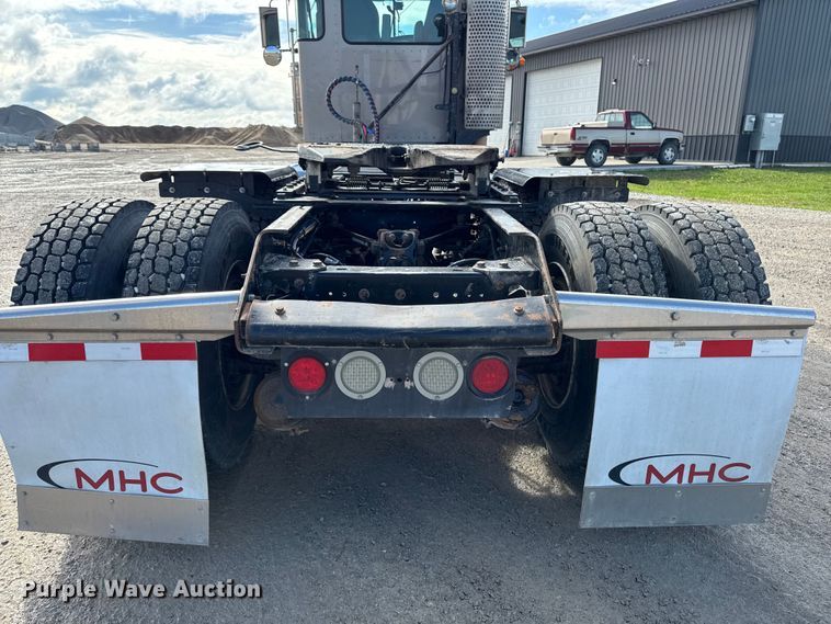 image for item EA1985 2009 Kenworth W900 semi truck