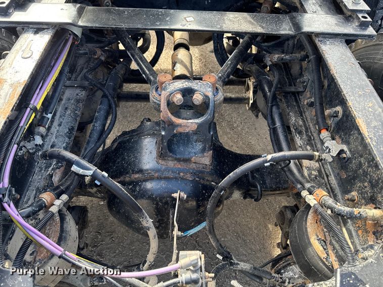 image for item EA1985 2009 Kenworth W900 semi truck