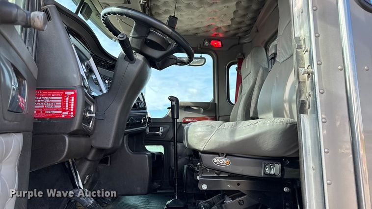 image for item EA1985 2009 Kenworth W900 semi truck