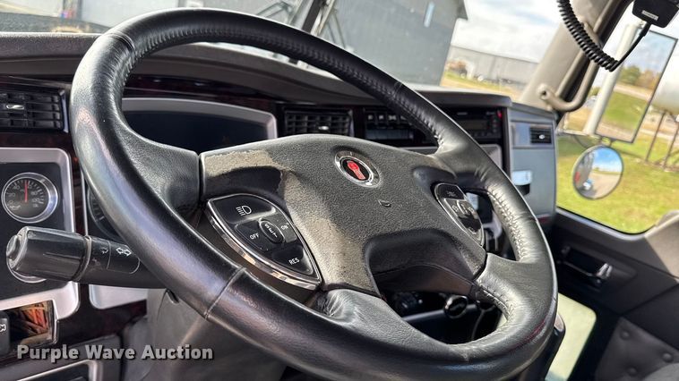 image for item EA1985 2009 Kenworth W900 semi truck