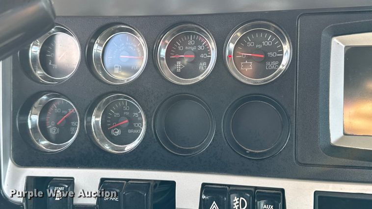 image for item EA1985 2009 Kenworth W900 semi truck