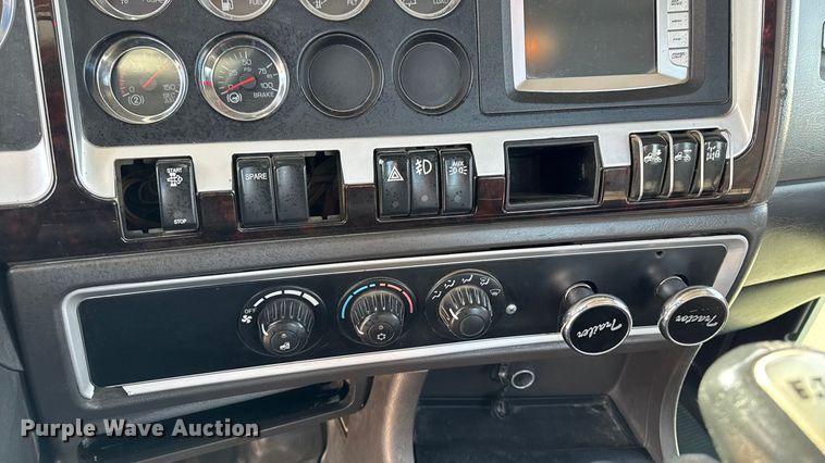 image for item EA1985 2009 Kenworth W900 semi truck