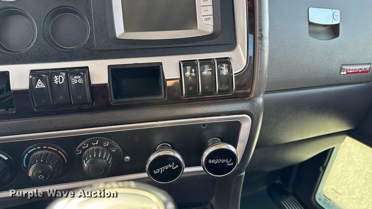 image for item EA1985 2009 Kenworth W900 semi truck