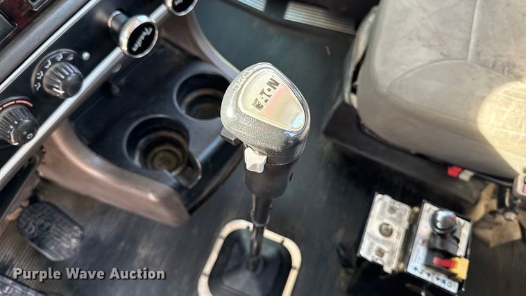 image for item EA1985 2009 Kenworth W900 semi truck