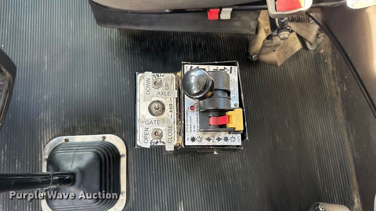 image for item EA1985 2009 Kenworth W900 semi truck