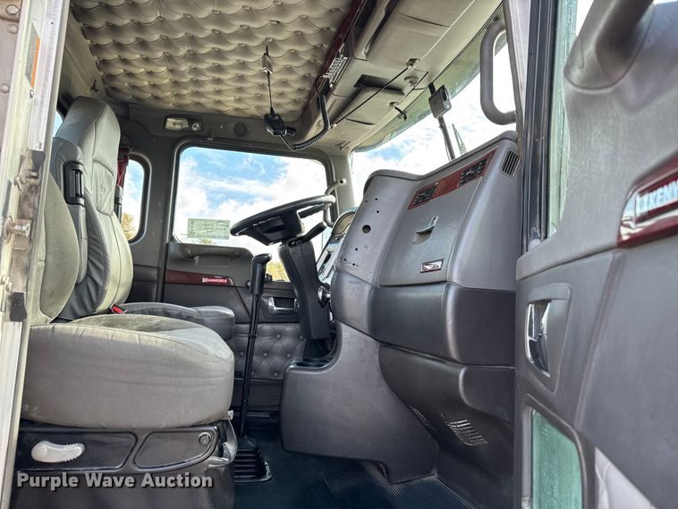 image for item EA1985 2009 Kenworth W900 semi truck