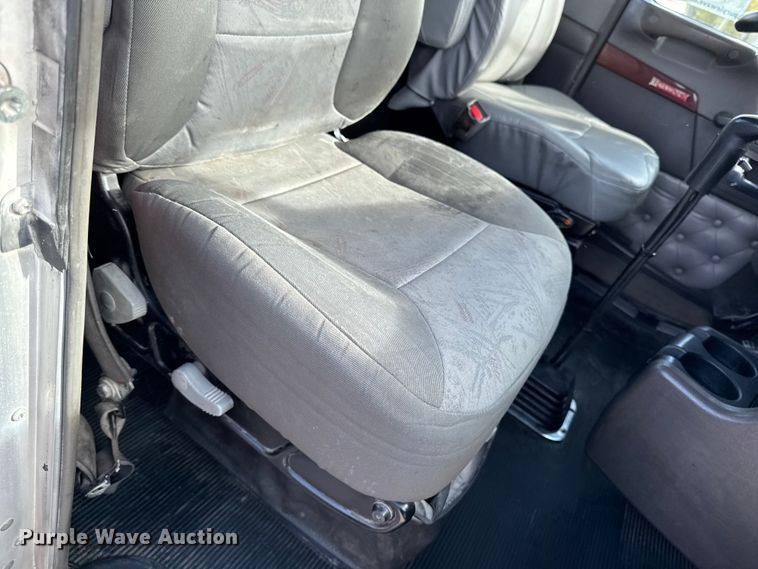 image for item EA1985 2009 Kenworth W900 semi truck