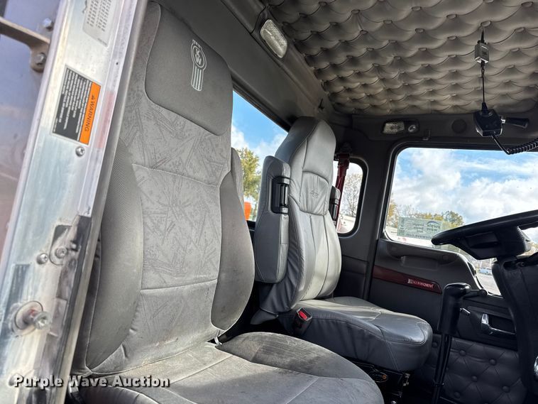 image for item EA1985 2009 Kenworth W900 semi truck