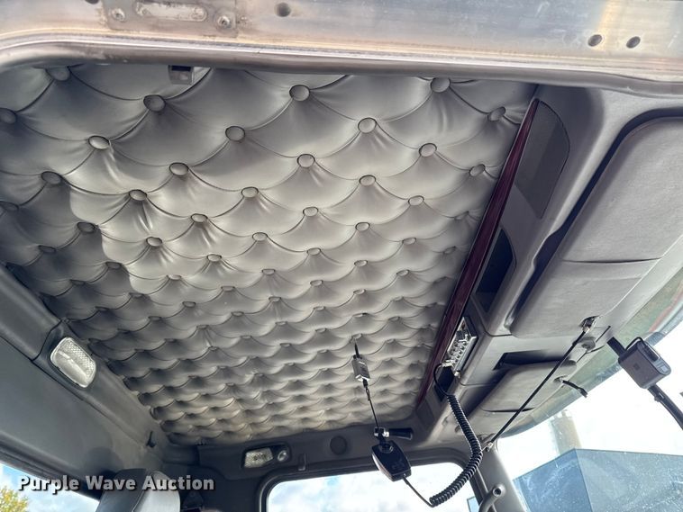 image for item EA1985 2009 Kenworth W900 semi truck