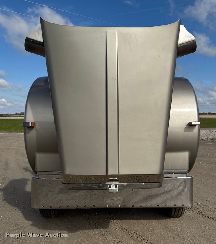 image for item EA1985 2009 Kenworth W900 semi truck