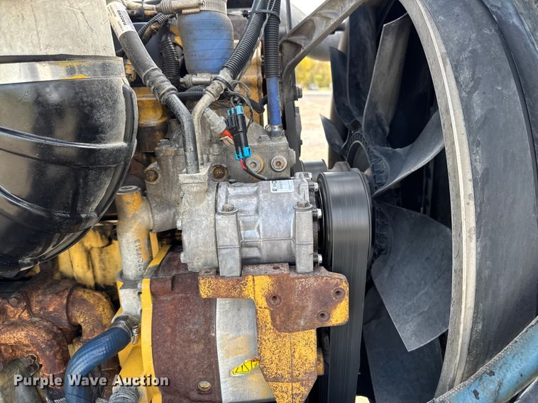 image for item EA1985 2009 Kenworth W900 semi truck