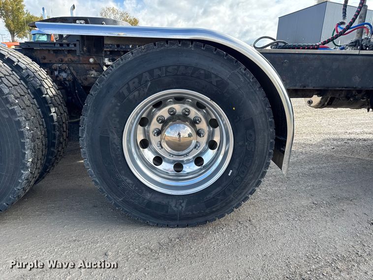 image for item EA1985 2009 Kenworth W900 semi truck