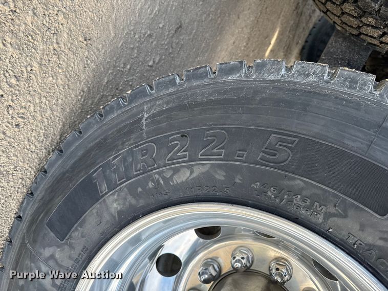 image for item EA1985 2009 Kenworth W900 semi truck