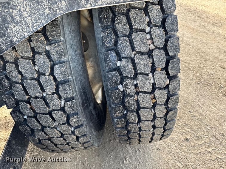 image for item EA1985 2009 Kenworth W900 semi truck