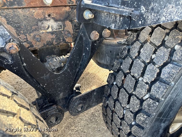 image for item EA1985 2009 Kenworth W900 semi truck