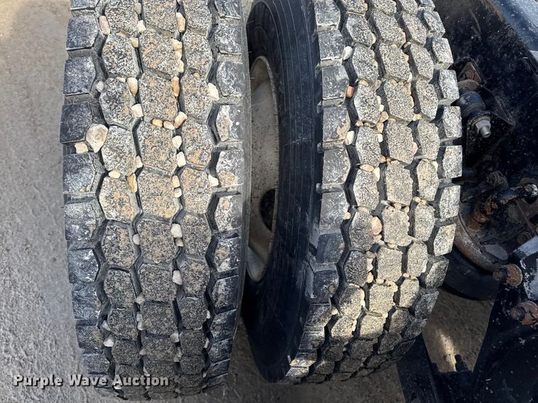 image for item EA1985 2009 Kenworth W900 semi truck