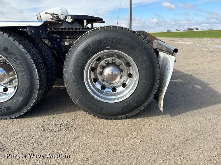 image for item EA1985 2009 Kenworth W900 semi truck