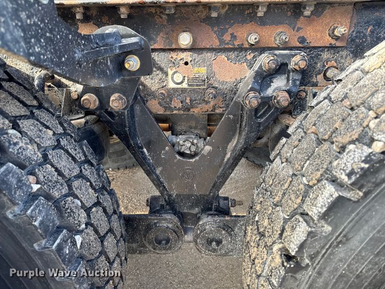 image for item EA1985 2009 Kenworth W900 semi truck