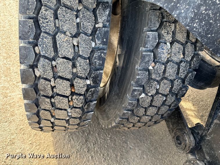 image for item EA1985 2009 Kenworth W900 semi truck