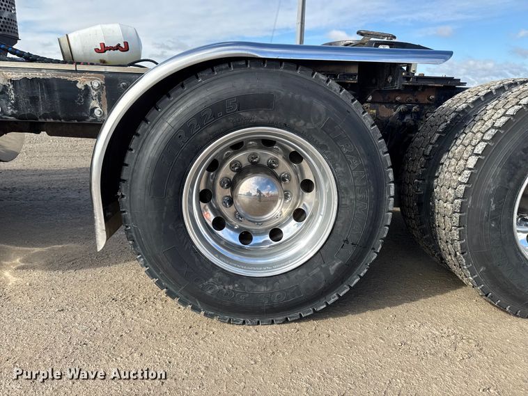 image for item EA1985 2009 Kenworth W900 semi truck