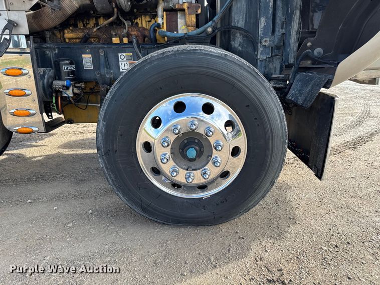 image for item EA1985 2009 Kenworth W900 semi truck