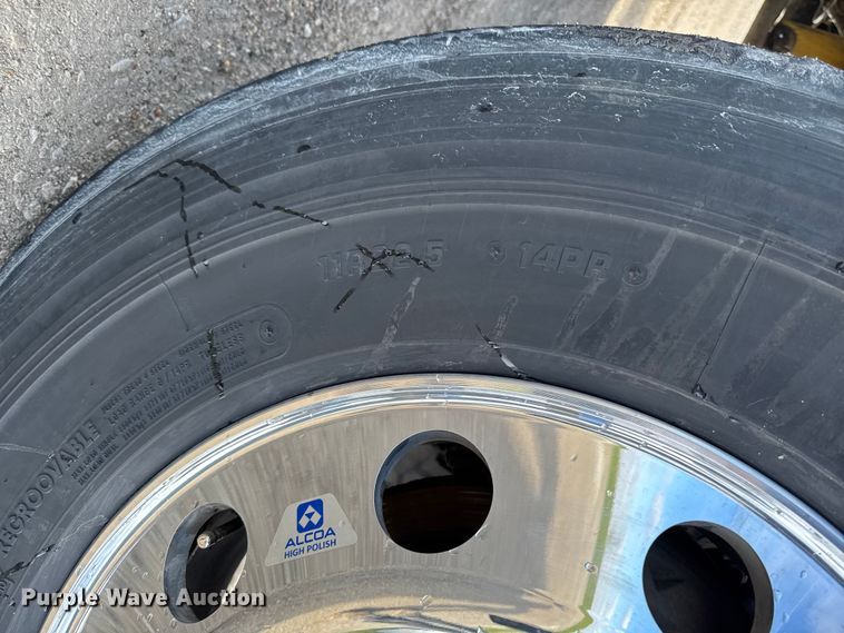 image for item EA1985 2009 Kenworth W900 semi truck