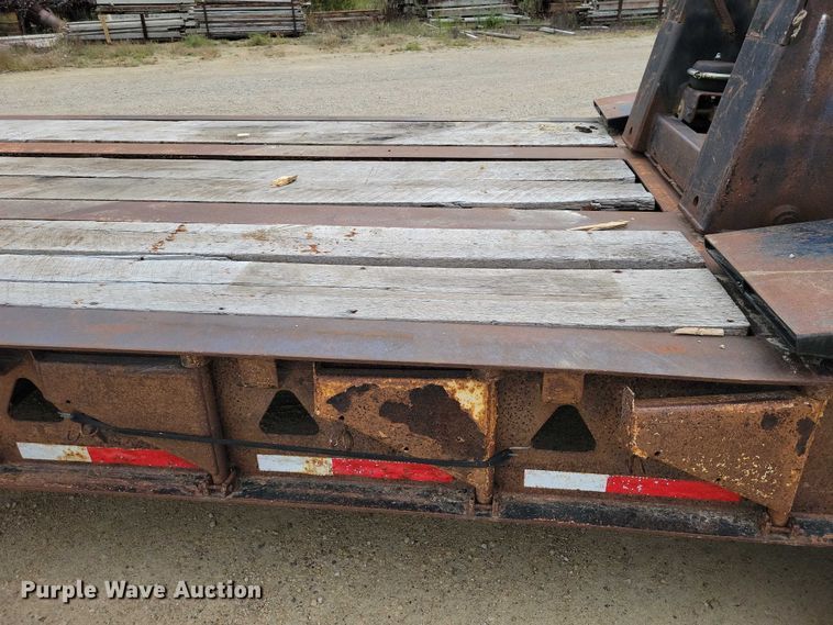 image for item EA2564 2001 Trail King lowboy equipment trailer