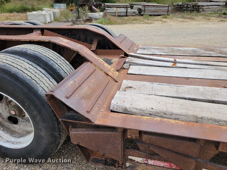 image for item EA2564 2001 Trail King lowboy equipment trailer