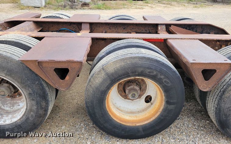 image for item EA2564 2001 Trail King lowboy equipment trailer