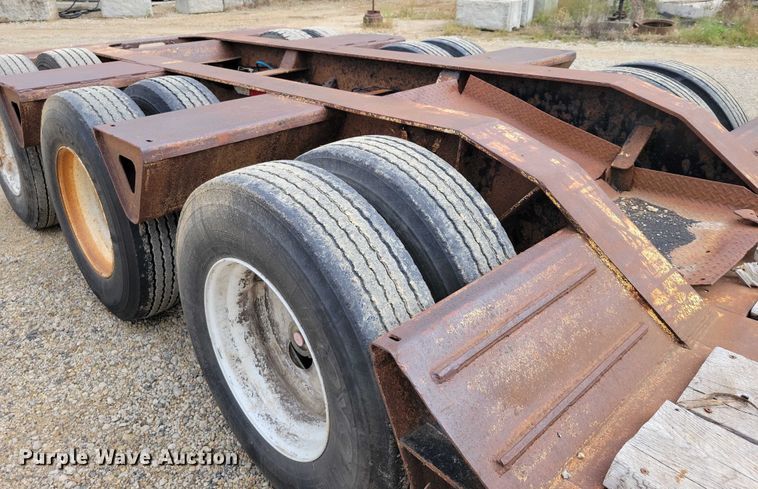 image for item EA2564 2001 Trail King lowboy equipment trailer