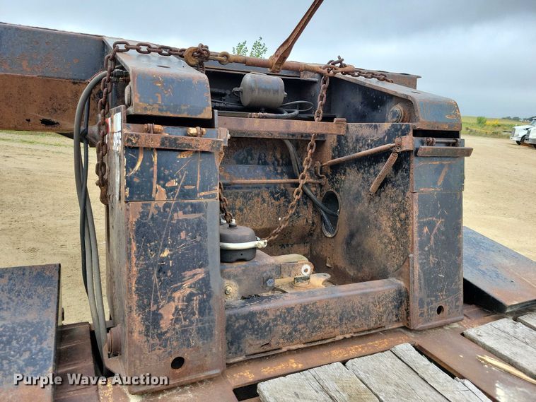 image for item EA2564 2001 Trail King lowboy equipment trailer