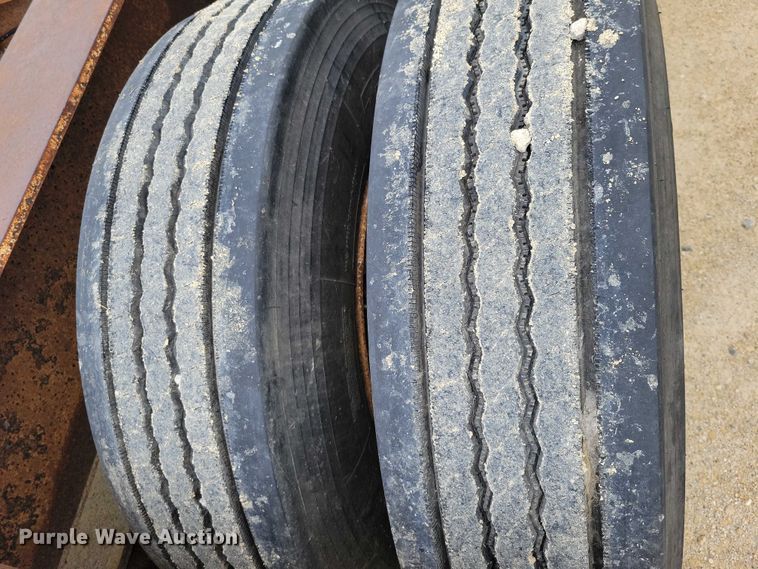 image for item EA2564 2001 Trail King lowboy equipment trailer