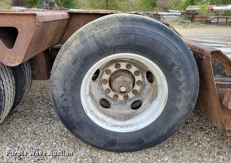 image for item EA2564 2001 Trail King lowboy equipment trailer