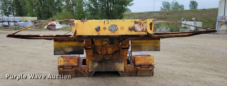 image for item EA2569 1993 Trail King lowboy equipment trailer