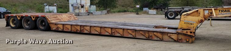 image for item EA2569 1993 Trail King lowboy equipment trailer