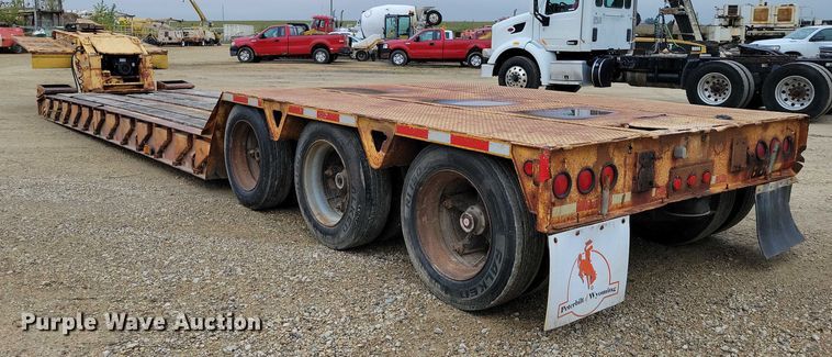 image for item EA2569 1993 Trail King lowboy equipment trailer