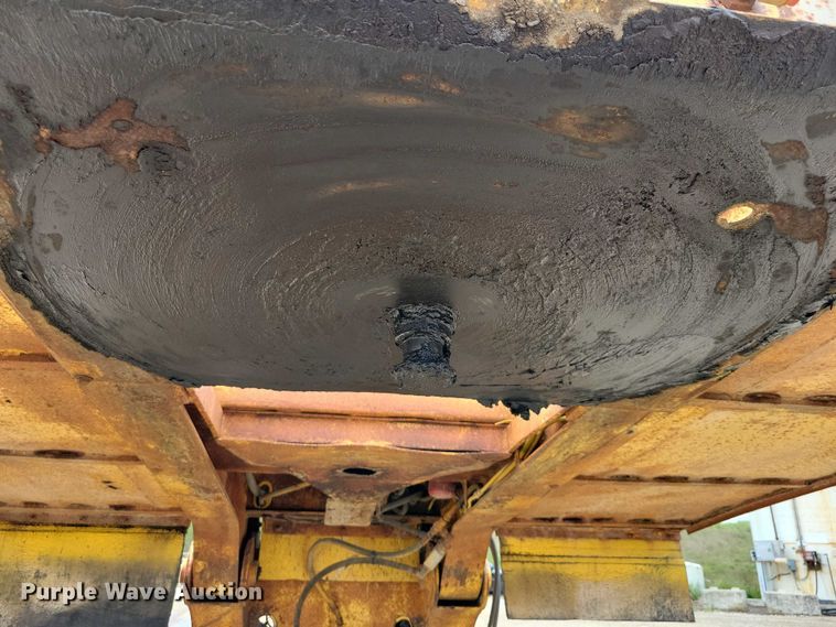 image for item EA2569 1993 Trail King lowboy equipment trailer