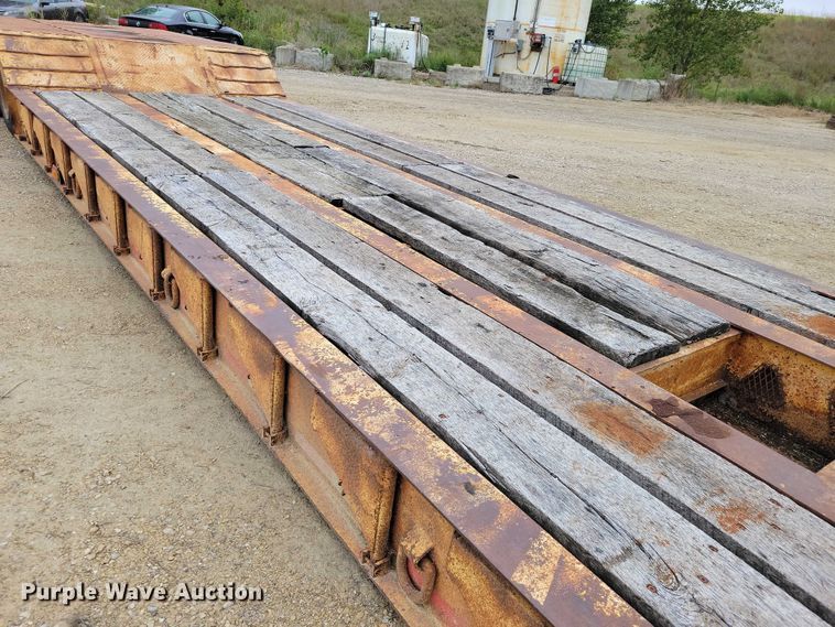 image for item EA2569 1993 Trail King lowboy equipment trailer