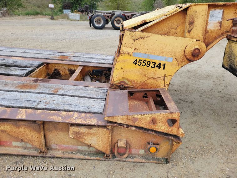 image for item EA2569 1993 Trail King lowboy equipment trailer
