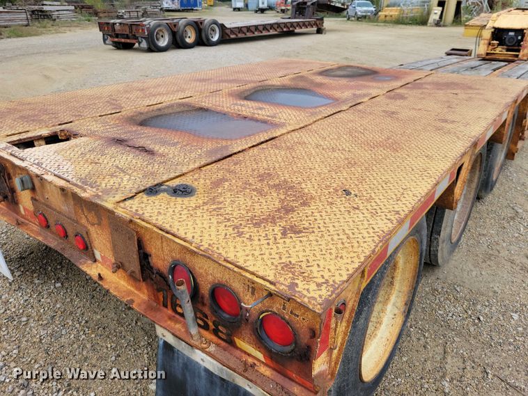 image for item EA2569 1993 Trail King lowboy equipment trailer