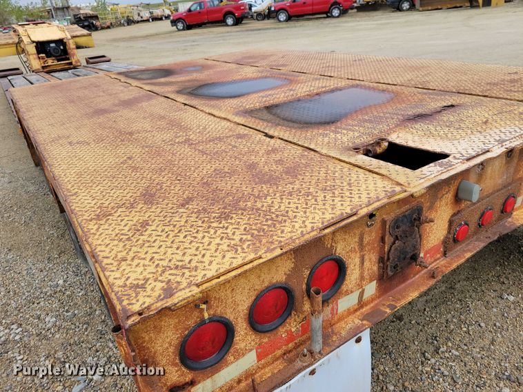 image for item EA2569 1993 Trail King lowboy equipment trailer