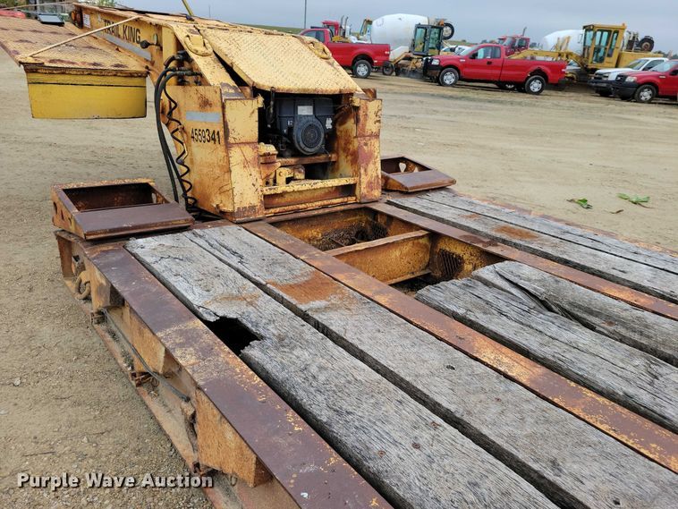 image for item EA2569 1993 Trail King lowboy equipment trailer