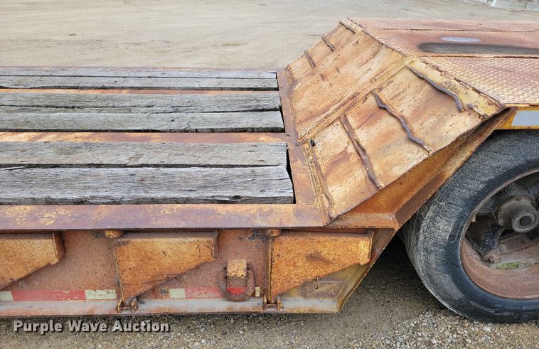 image for item EA2569 1993 Trail King lowboy equipment trailer
