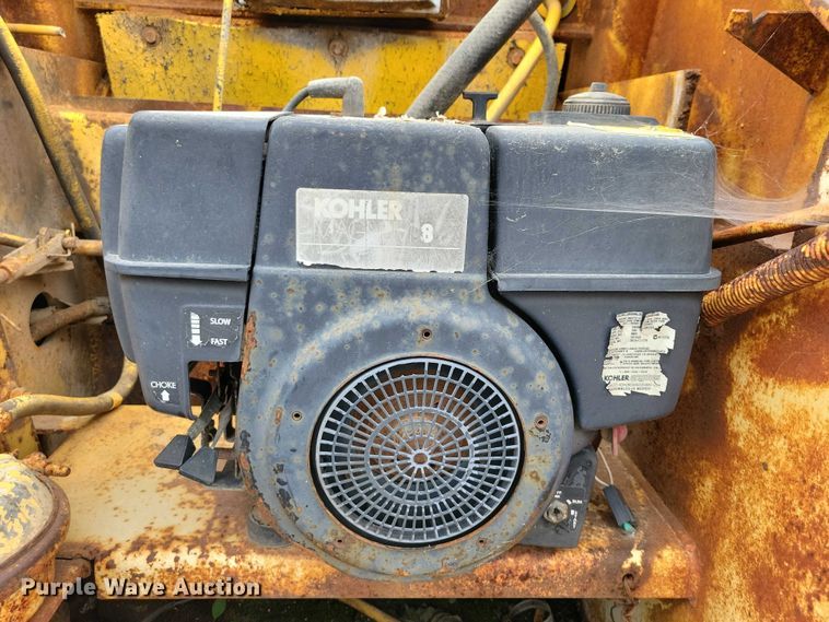 image for item EA2569 1993 Trail King lowboy equipment trailer