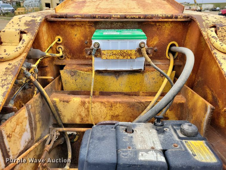 image for item EA2569 1993 Trail King lowboy equipment trailer