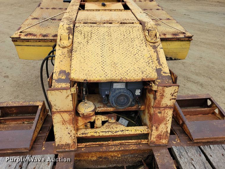 image for item EA2569 1993 Trail King lowboy equipment trailer