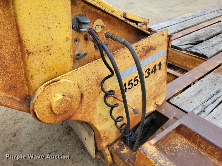 image for item EA2569 1993 Trail King lowboy equipment trailer