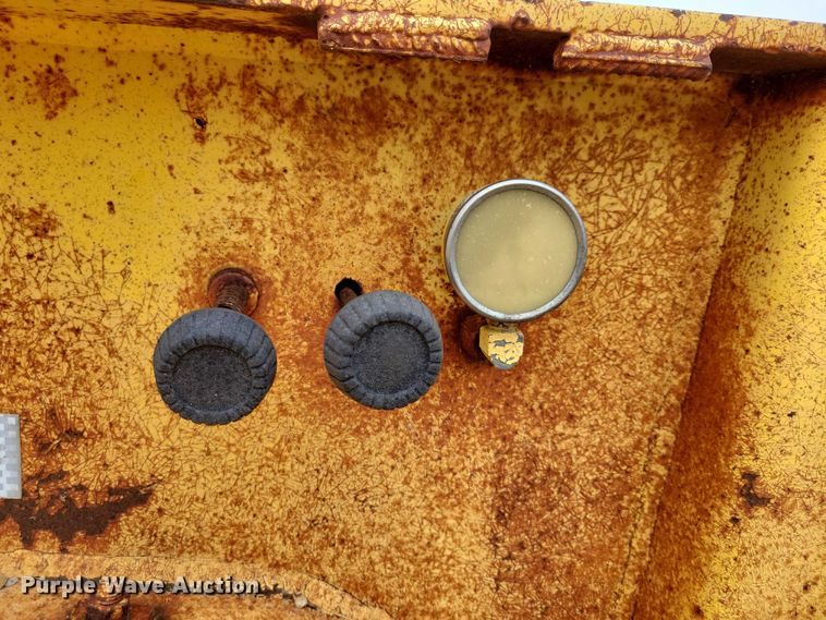 image for item EA2569 1993 Trail King lowboy equipment trailer